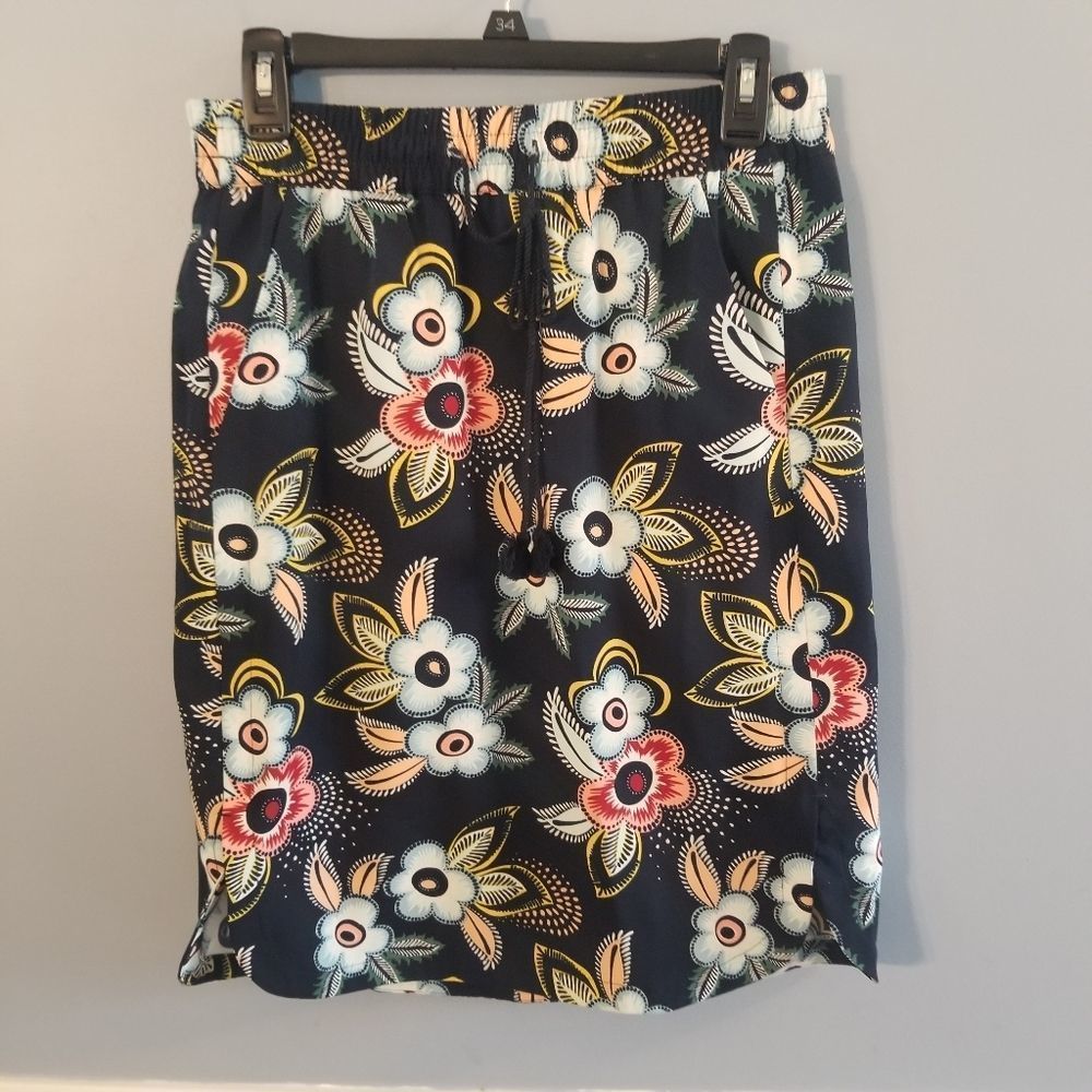 Ann Taylor Loft floral skirt with pockets
